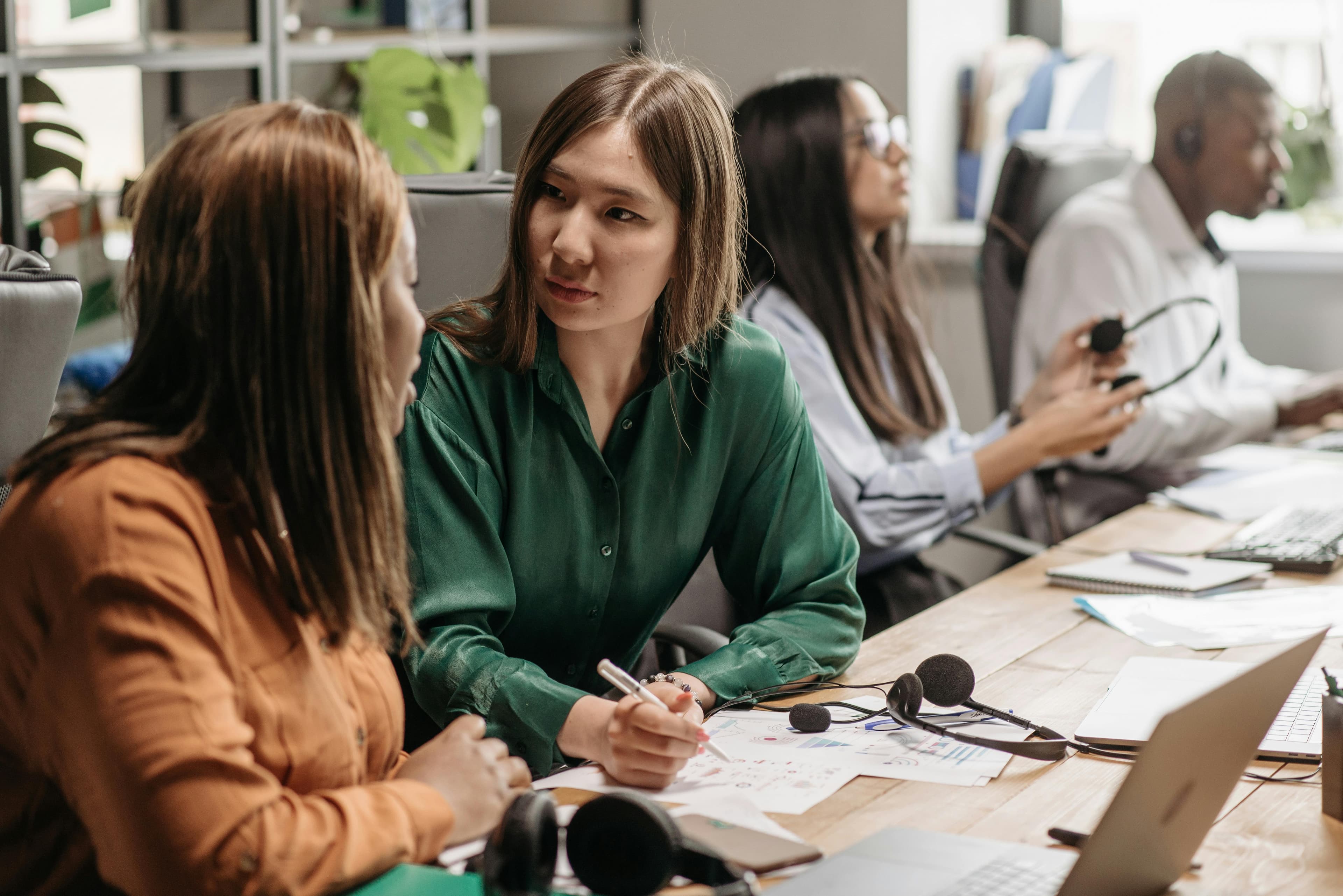 How to Solve Conflicts at Workplace: Complete Guide